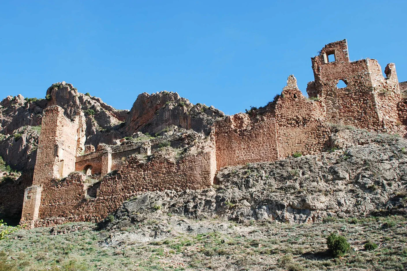 Castillo de Clavijo y Monasterio de San Prudencio de Montelaturce